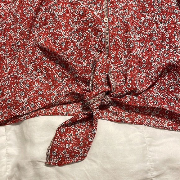 Max Studio - Red, White, & Black Floral Design Blouse - 1/2 Sleeve - Small - Picture 5 of 8